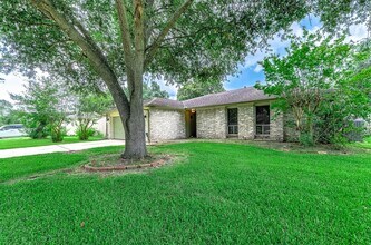 15923 Dunmoor Dr in Houston, TX - Building Photo - Building Photo