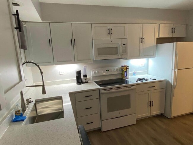 4202 Central Rd, Unit 1B in Glenview, IL - Building Photo - Building Photo