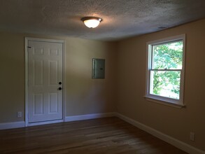 31 Pine St in Dedham, MA - Building Photo - Building Photo