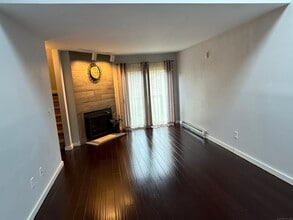 7 Twin Oaks in New Milford, CT - Building Photo - Building Photo