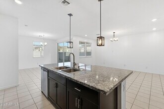 6762 W Encinas Ln in Phoenix, AZ - Building Photo - Building Photo