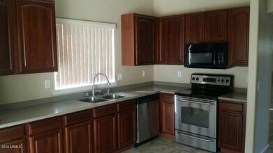 6621 W Shaw Butte Dr in Glendale, AZ - Building Photo - Building Photo