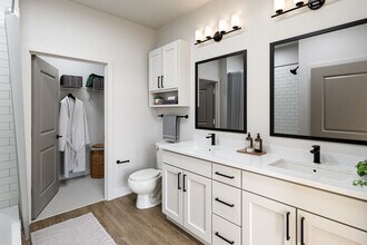 Foxtail by Banyan in Austin, TX - Foto de edificio - Building Photo