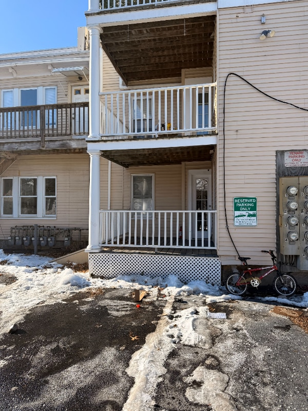 557 Pine St in Manchester, NH - Foto de edificio - Building Photo