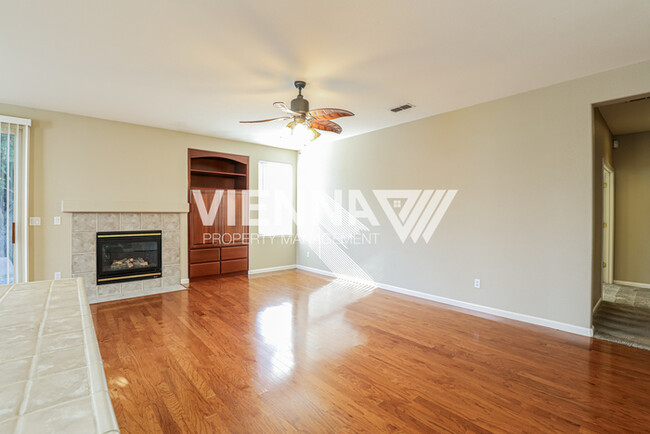 2608 Lark Sparrow Way in Elk Grove, CA - Building Photo - Building Photo