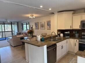1800 Mariner Dr, Unit Apt. 6 in Tarpon Springs, FL - Foto de edificio - Building Photo