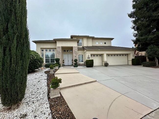 5701 W Country Ave in Visalia, CA - Building Photo - Building Photo