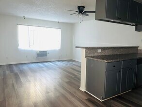 943 Elden Ave, Unit 206 in Los Angeles, CA - Building Photo - Building Photo