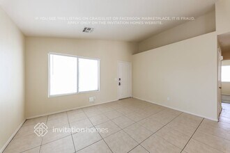 8560 W Hatcher Rd in Peoria, AZ - Foto de edificio - Building Photo