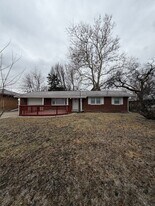 2213 Roland Dr in Champaign, IL - Building Photo
