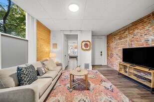 242 Mccormick Pl, Unit ID1056116P in Cincinnati, OH - Building Photo