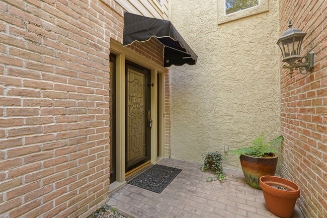 10125 Valley Forge Dr in Houston, TX - Building Photo - Building Photo