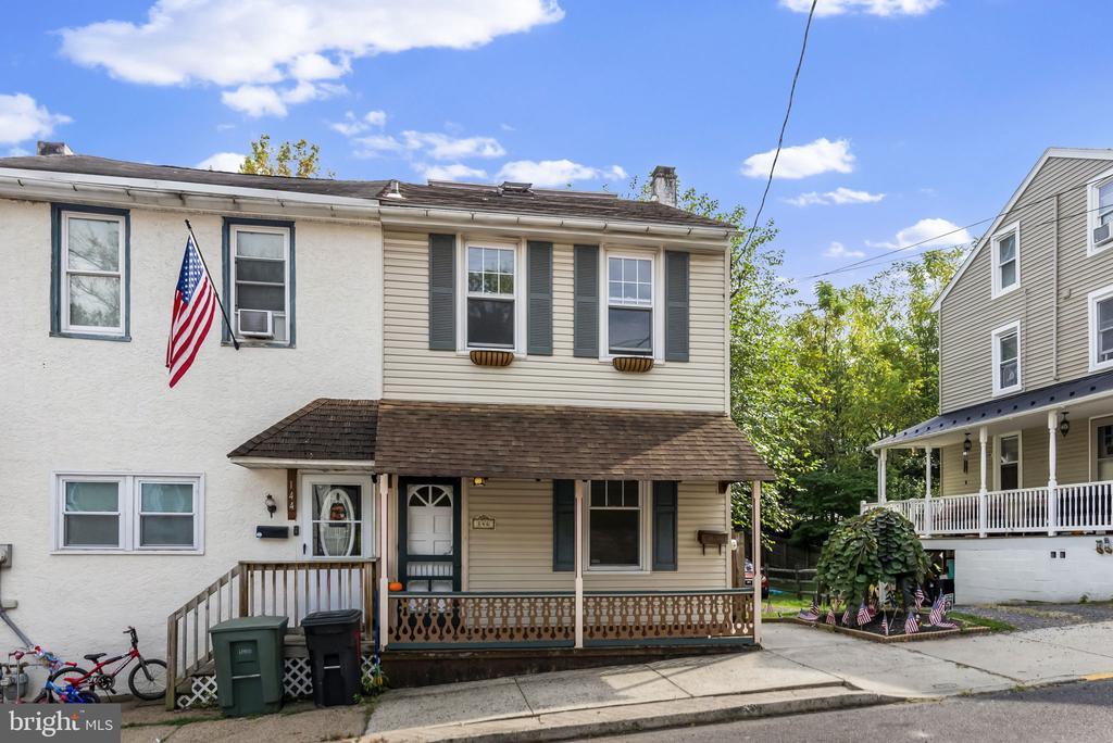 146 Hall St in Spring City, PA - Building Photo