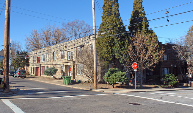 73 Cherry St in Asheville, NC - Foto de edificio - Building Photo