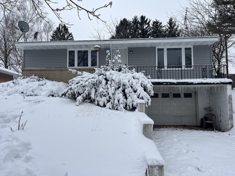 1714 S 15th St in Manitowoc, WI - Building Photo