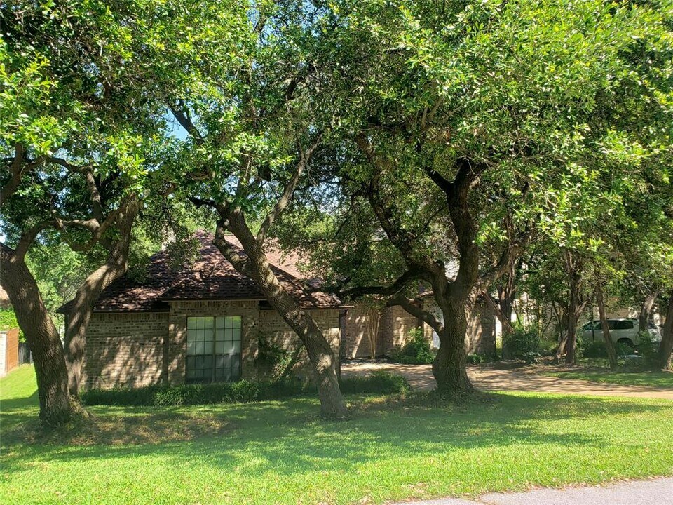 128 Long Wood Ave in Lakeway, TX - Building Photo