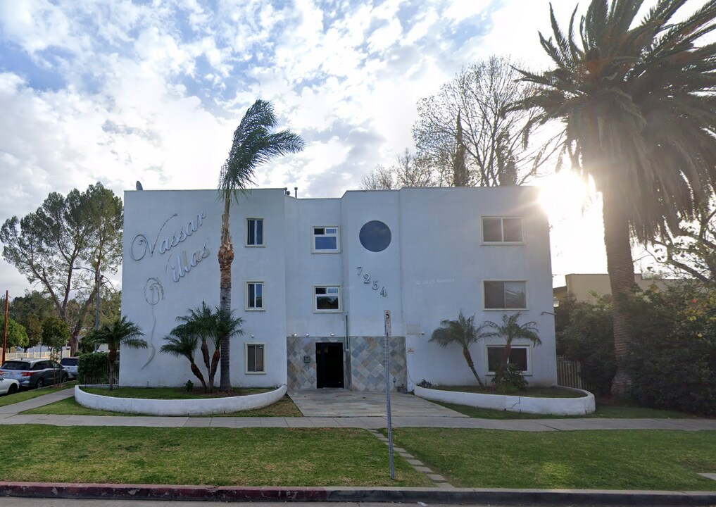 7254 Vassar Ave, Unit # 202 in Canoga Park, CA - Building Photo