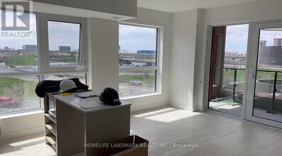 8 Tippett Rd in Toronto, ON - Building Photo - Building Photo