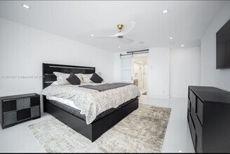 5600 Collins Ave, Unit 14K in Miami Beach, FL - Building Photo - Building Photo