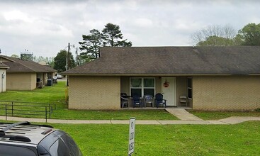 5952 Street B St in St. Francisville, LA - Foto de edificio - Building Photo