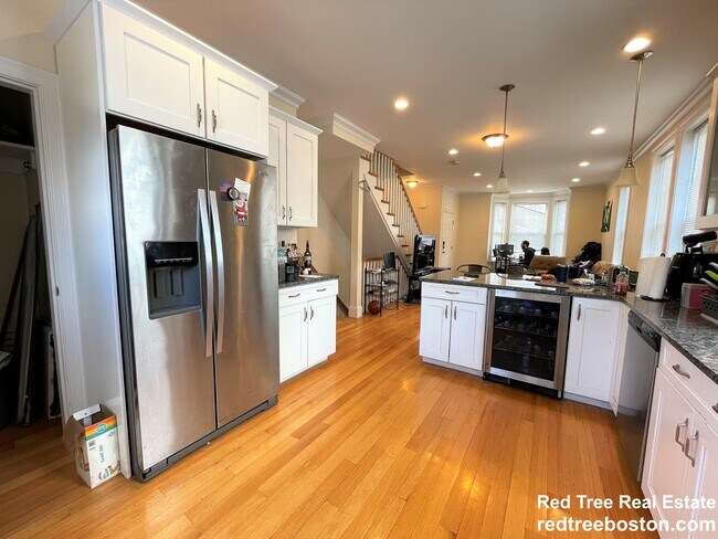 1 Larose Pl in Boston, MA - Building Photo - Building Photo