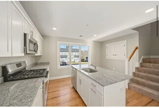 55 Plymouth St in Whitman, MA - Building Photo - Building Photo