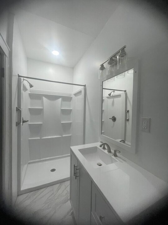 40-39 Gleane St in Queens, NY - Building Photo
