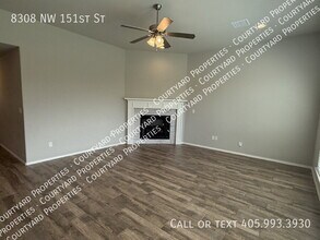 8308 NW 151st St in Edmond, OK - Foto de edificio - Building Photo