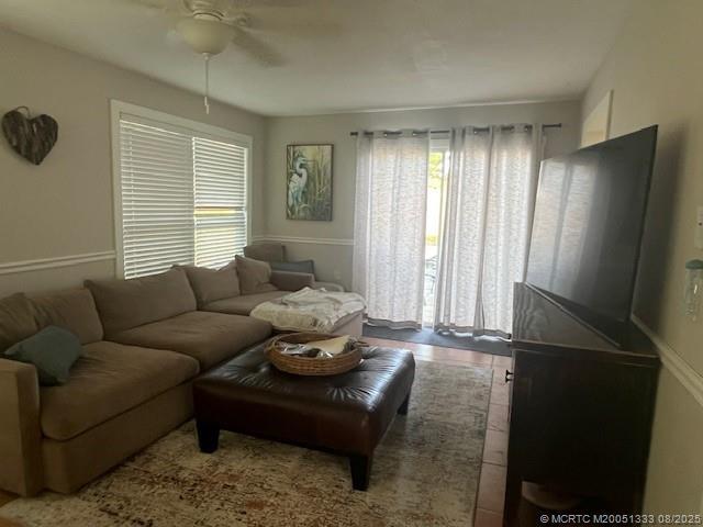 2327 NE 16th Ct in Jensen Beach, FL - Foto de edificio - Building Photo