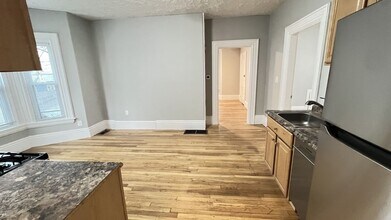 31 Ridgeway St in Lynn, MA - Building Photo - Building Photo