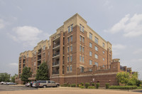 Park Place Condominiums I in Elk Grove Village, IL - Foto de edificio - Building Photo