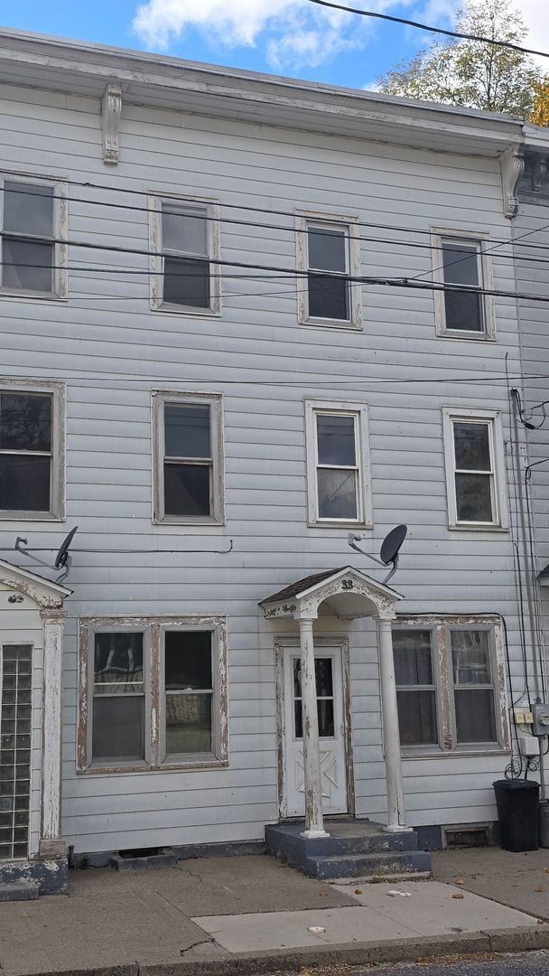 33 Washington St in Middleport, PA - Building Photo - Building Photo