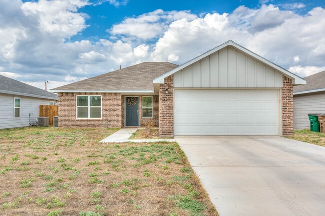 420 E 48th St in San Angelo, TX - Building Photo - Building Photo