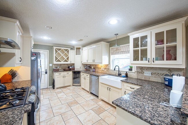 property at 2208 Chimney Rock Rd