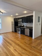 1027 Wilcox Ave, Unit APT 2 in Bronx, NY - Foto de edificio - Building Photo