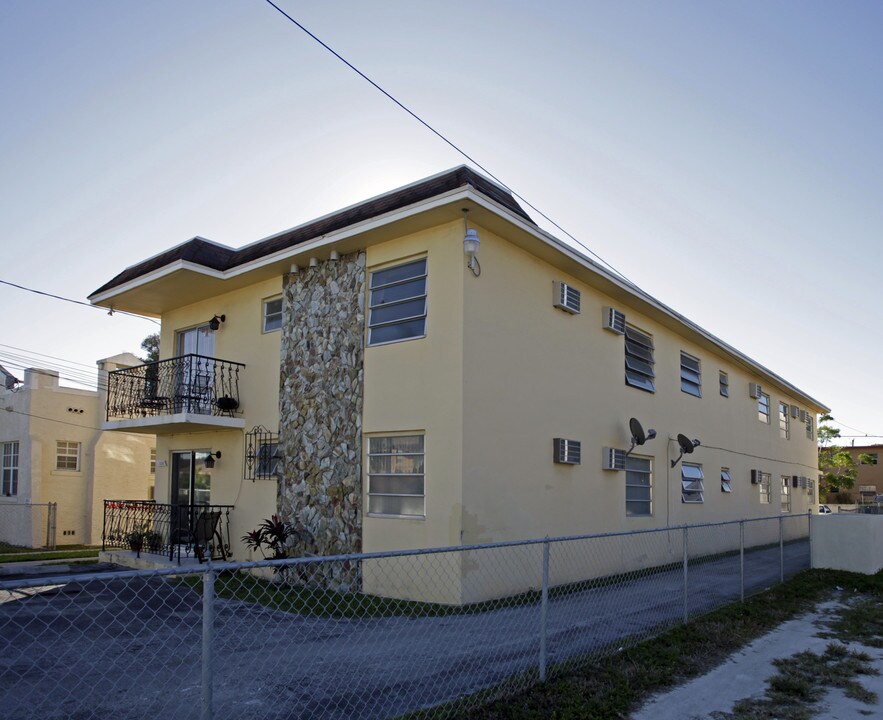 1534 SW 4th St in Miami, FL - Building Photo