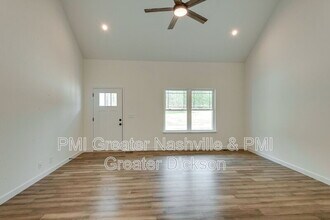 732 Lucas Rd in Dickson, TN - Building Photo - Building Photo