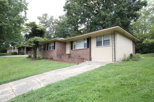 1149 Carnation Dr in Birmingham, AL - Building Photo - Building Photo