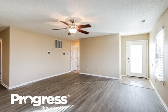 2122 Summer Breeze Way in Greenwood, IN - Building Photo - Building Photo