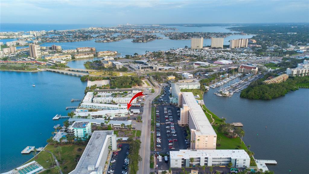 1840 Shore Dr S in South Pasadena, FL - Foto de edificio
