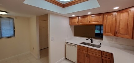 2691 Sabal Springs Cir, Unit 205 in Clearwater, FL - Foto de edificio - Building Photo