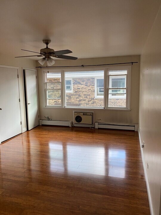 4536 Park Ave, Unit 2R in Brookfield, IL - Building Photo