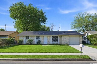 4606 Hollyspring Dr in San Antonio, TX - Building Photo