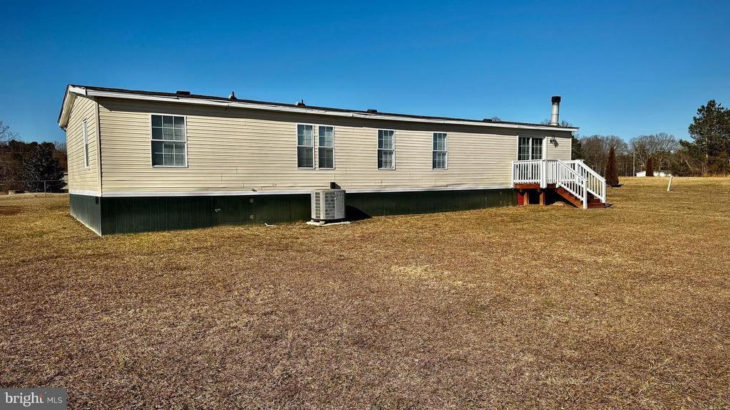 5602 Nomini Hall Rd in Montross, VA - Building Photo