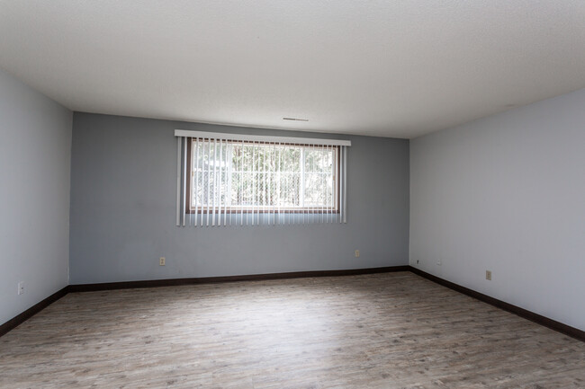 5th Ave Place in Marion, IA - Building Photo - Interior Photo