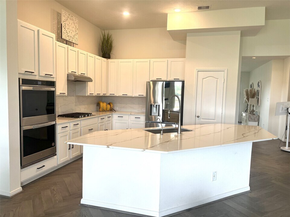 15330 Silver Breeze Ln in Houston, TX - Building Photo