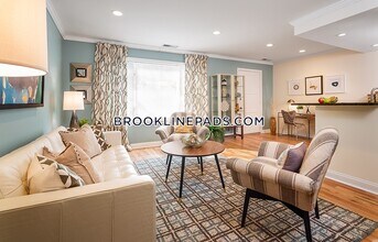 79 Thornton Rd in Brookline, MA - Building Photo - Building Photo