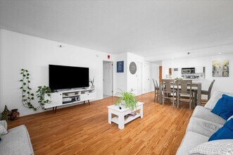 127 Greyrock Pl in Stamford, CT - Building Photo - Building Photo