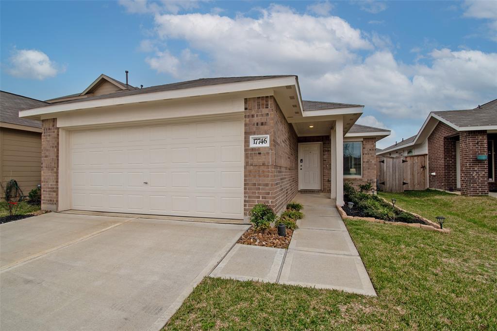 17746 Pemswood Dr in Hockley, TX - Building Photo
