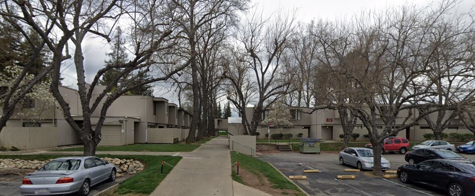 College Town Apartments in Sacramento, CA - Building Photo